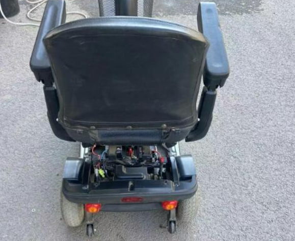 電動(dòng)老年代步車