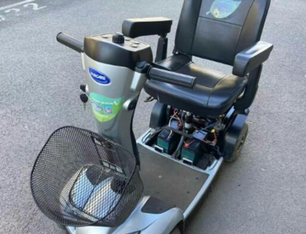 電動(dòng)老年代步車
